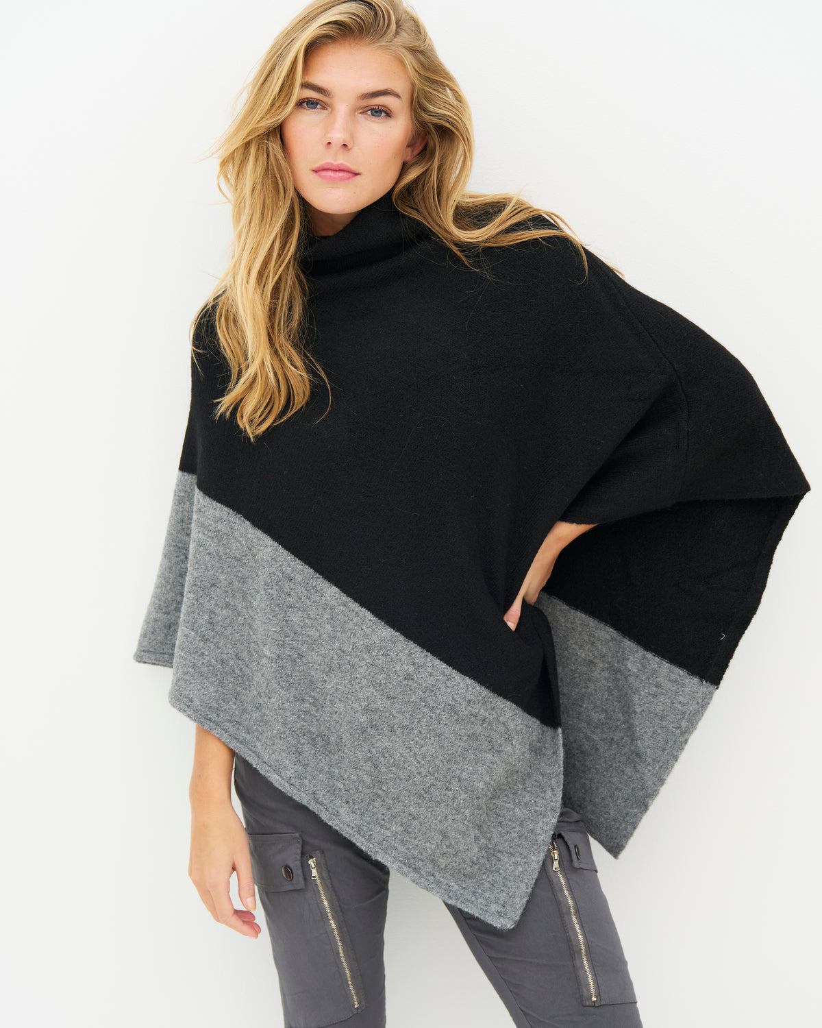 NÜ Denmark poncho EVE