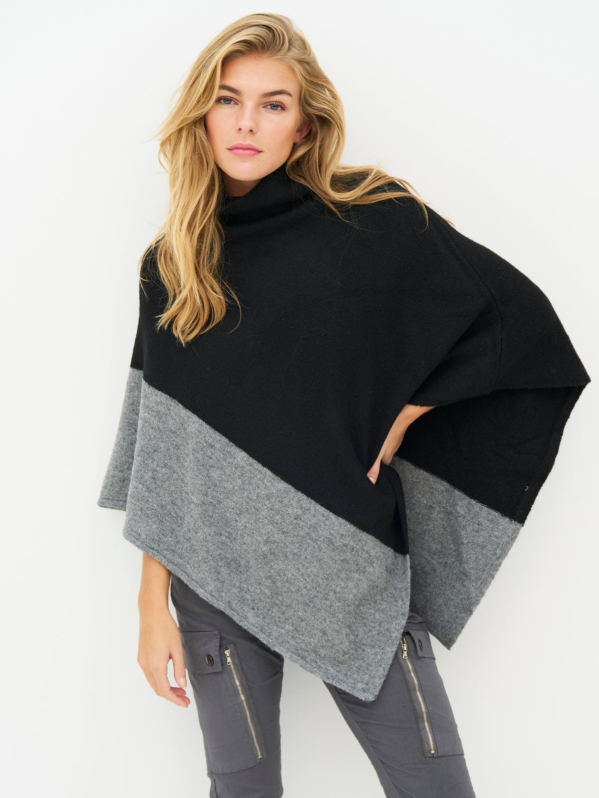 NÜ Denmark poncho EVE