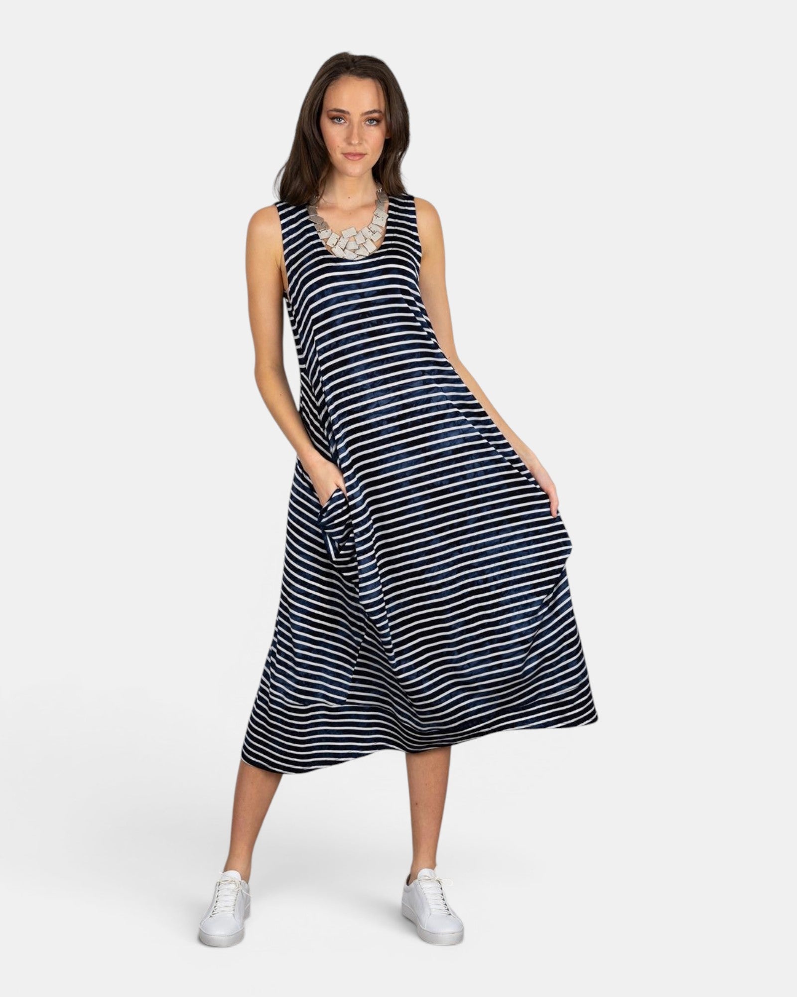 LEEZZA mouwloze jurk BERLIN