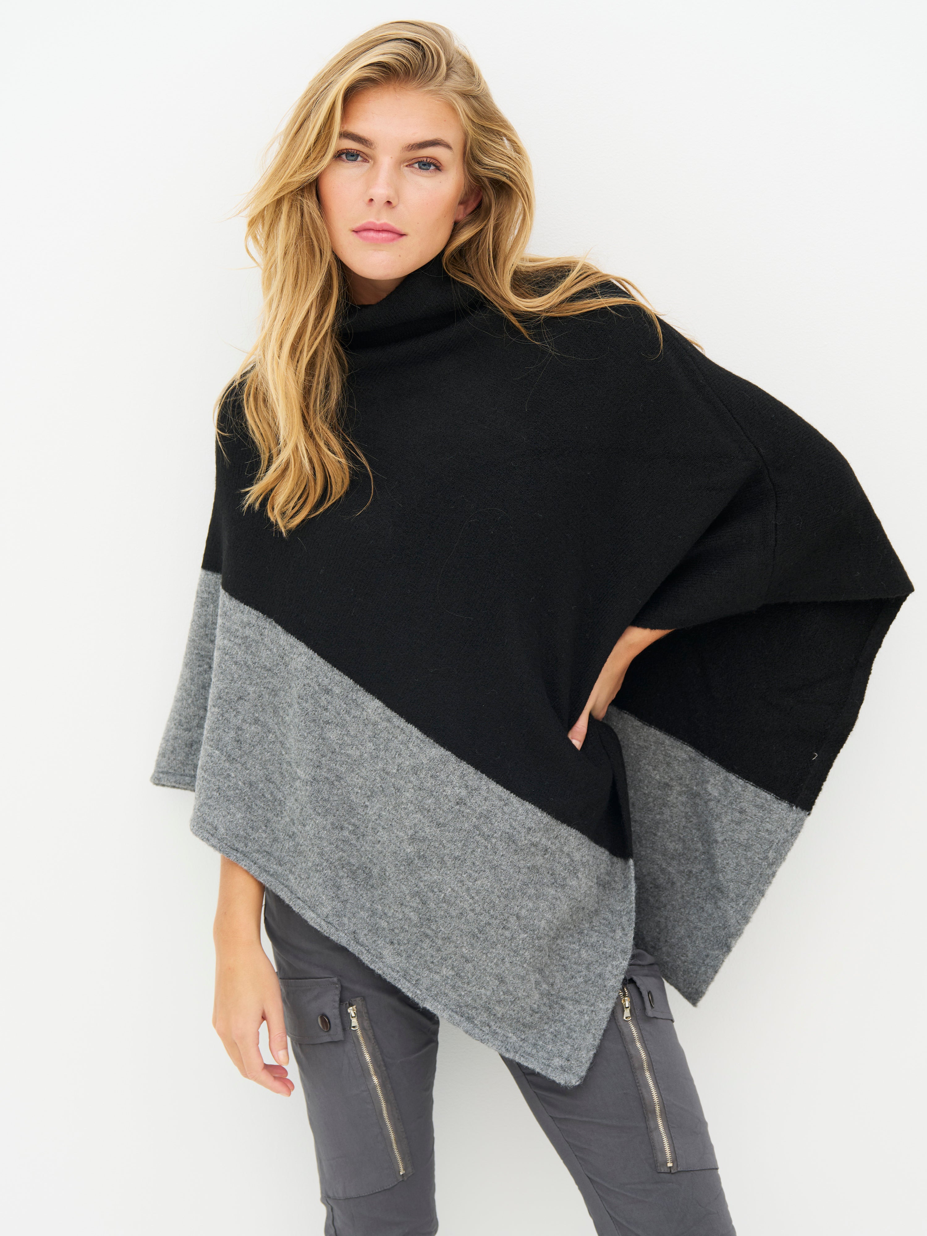 NÜ Denmark poncho EVE