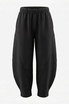 LEEZZA Sort AARHUS CLAY schwarze Barrel-Leg-Hose aus Baumwoll-Modal-Jersey mit elastischem Bund und Seitentaschen.
